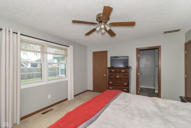 204 Creek Wood Drive, Greenfield, IN 46140