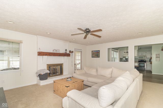 204 Creek Wood Drive, Greenfield, IN 46140