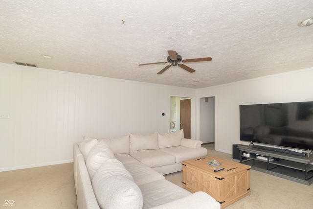 204 Creek Wood Drive, Greenfield, IN 46140