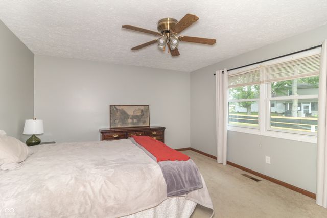 204 Creek Wood Drive, Greenfield, IN 46140