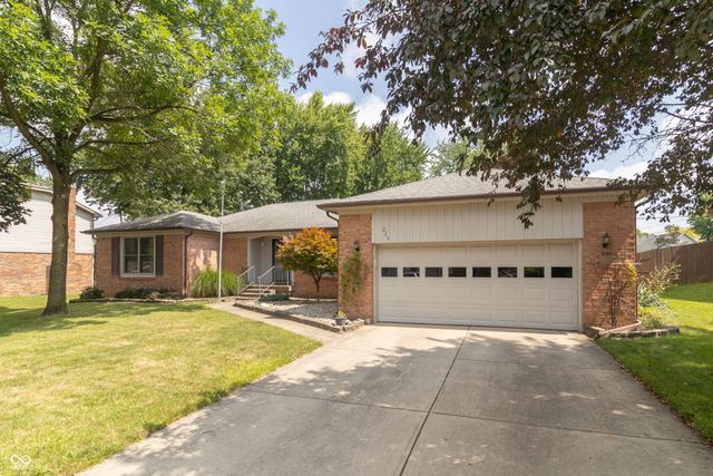204 Creek Wood Drive, Greenfield, IN 46140