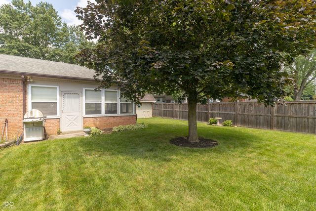 204 Creek Wood Drive, Greenfield, IN 46140