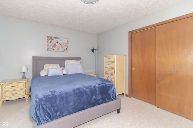 204 Creek Wood Drive, Greenfield, IN 46140