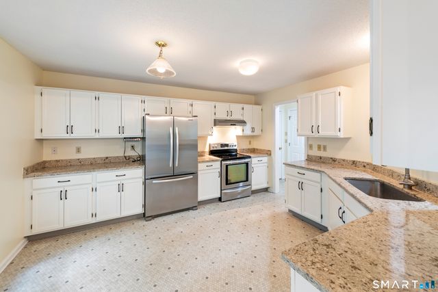 26 Fox Hollow 26, Avon, CT 06001