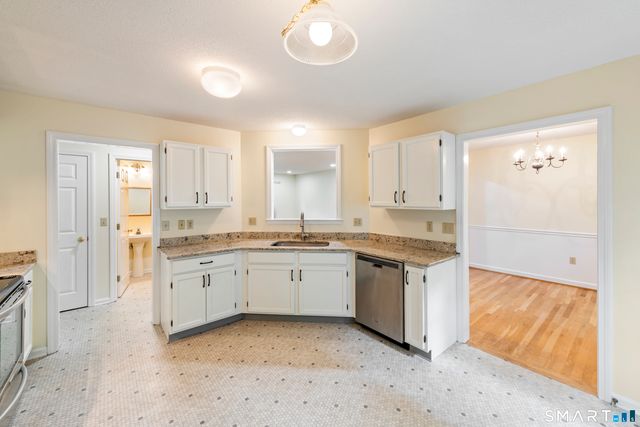 26 Fox Hollow 26, Avon, CT 06001