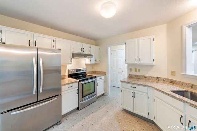 26 Fox Hollow 26, Avon, CT 06001