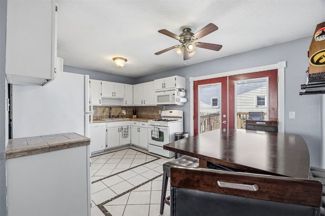 990 S 5th St, Marion, IA 52302