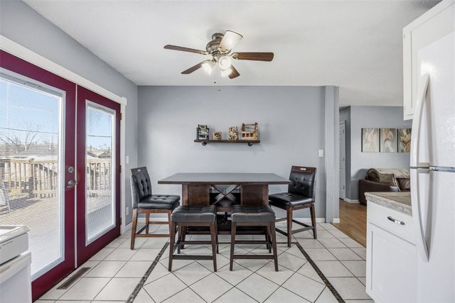 990 S 5th St, Marion, IA 52302