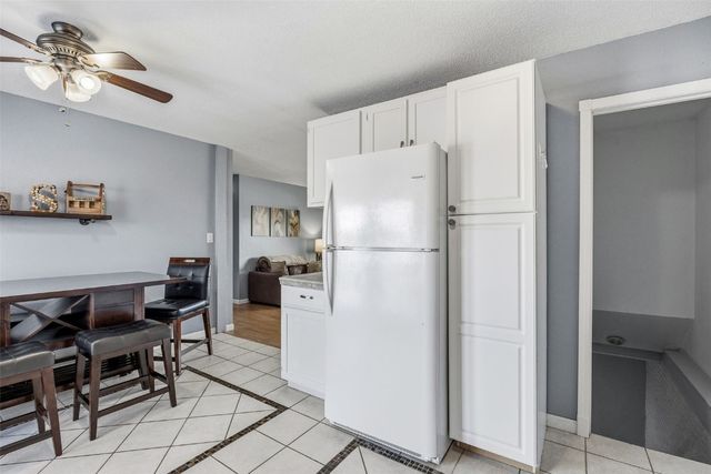 990 S 5th St, Marion, IA 52302