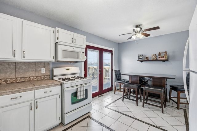 990 S 5th St, Marion, IA 52302