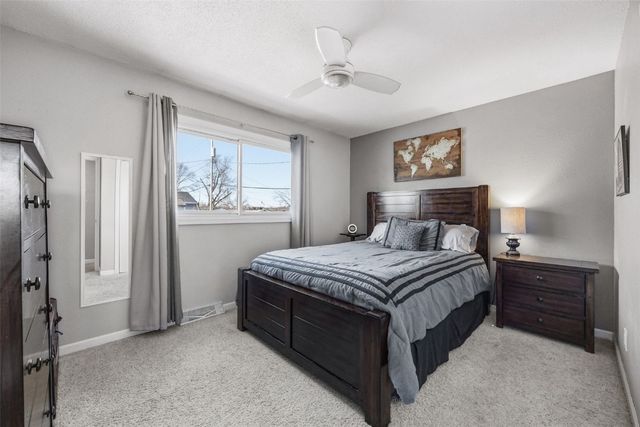 990 S 5th St, Marion, IA 52302