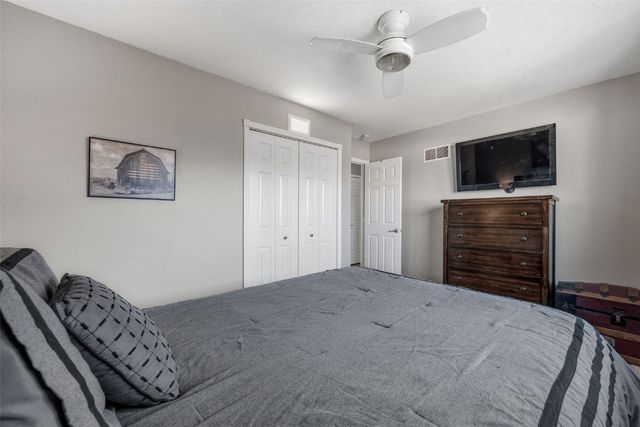 990 S 5th St, Marion, IA 52302