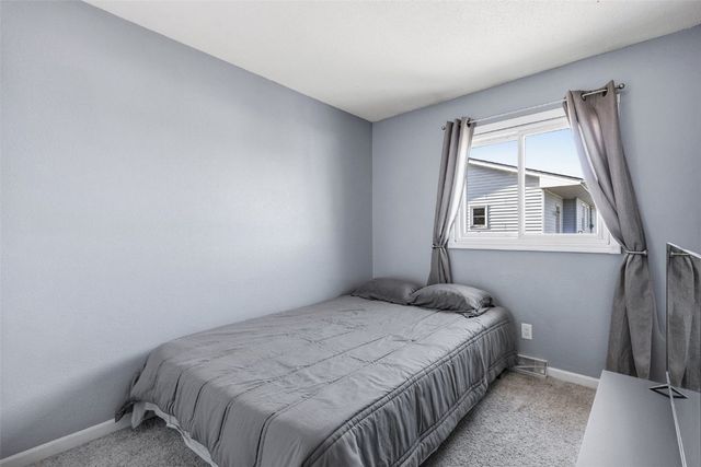 990 S 5th St, Marion, IA 52302