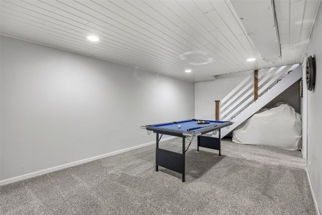 990 S 5th St, Marion, IA 52302