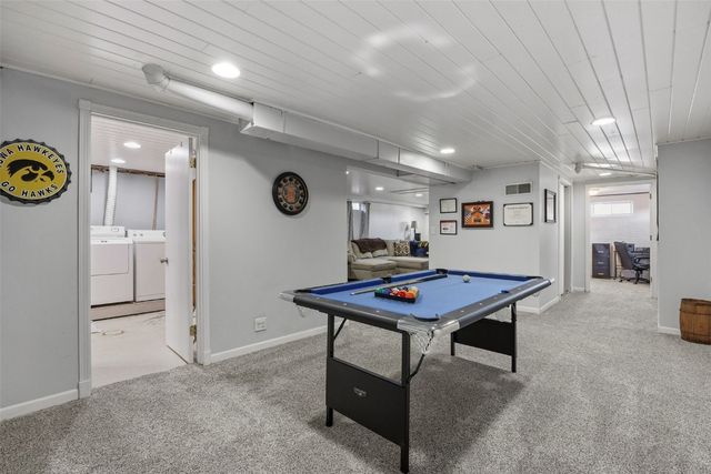 990 S 5th St, Marion, IA 52302