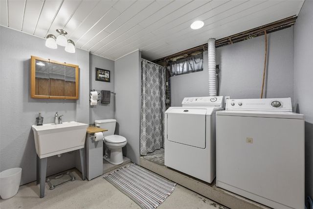 990 S 5th St, Marion, IA 52302