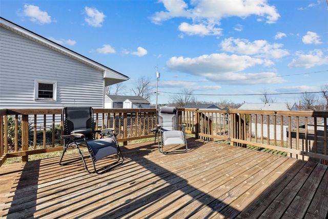 990 S 5th St, Marion, IA 52302