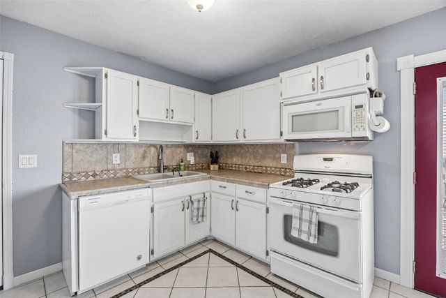 990 S 5th St, Marion, IA 52302