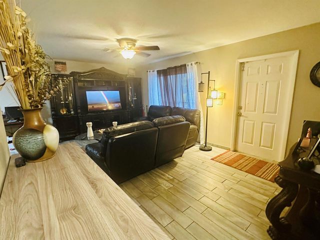 6198 Wauconda Way W, Lake Worth, FL 33463