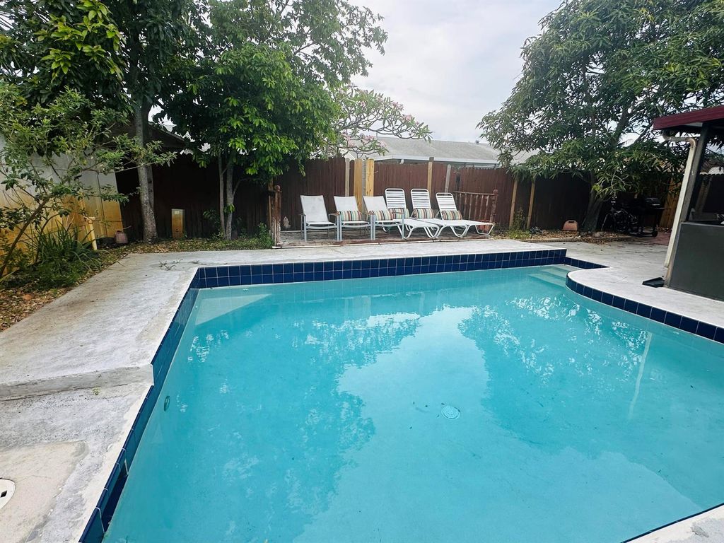 6198 Wauconda Way W, Lake Worth, FL 33463