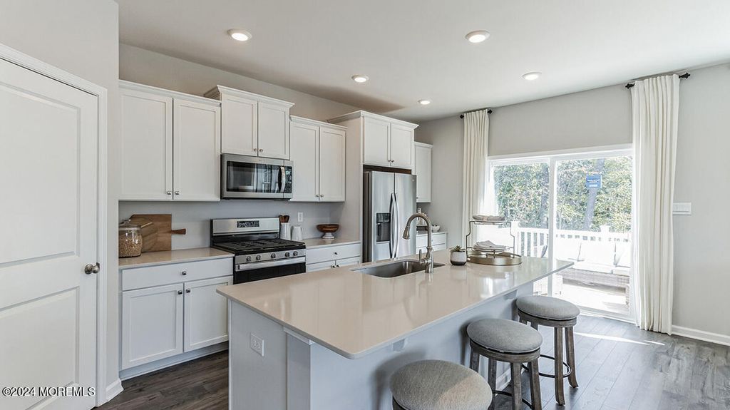 19 Victoria Gardens Square, Neptune Township, NJ 07753