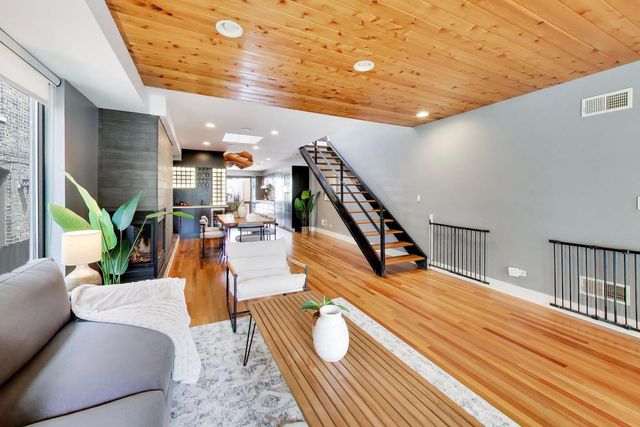 1029 N Honore Street, Chicago, IL 60622