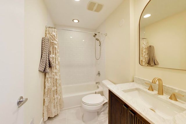 1029 N Honore Street, Chicago, IL 60622