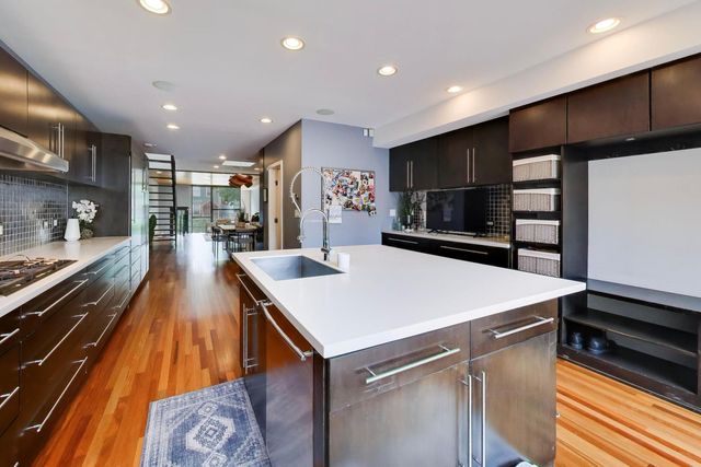 1029 N Honore Street, Chicago, IL 60622