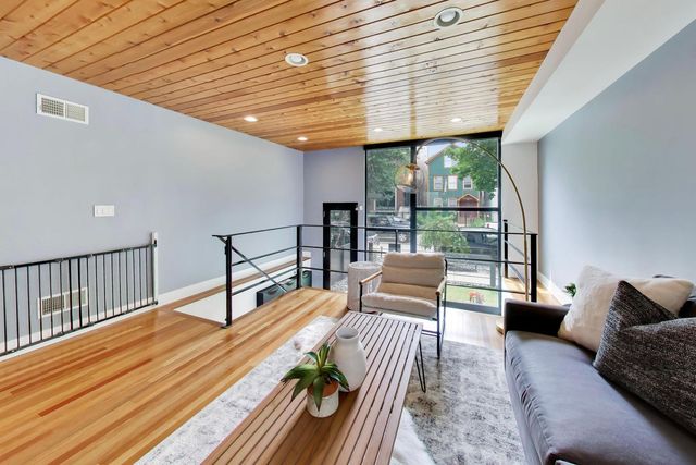 1029 N Honore Street, Chicago, IL 60622