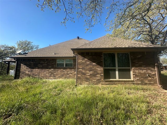 1550 Three Skillet Road, Springtown, TX 76082