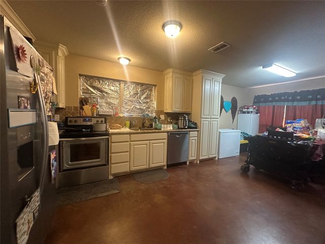 1550 Three Skillet Road, Springtown, TX 76082