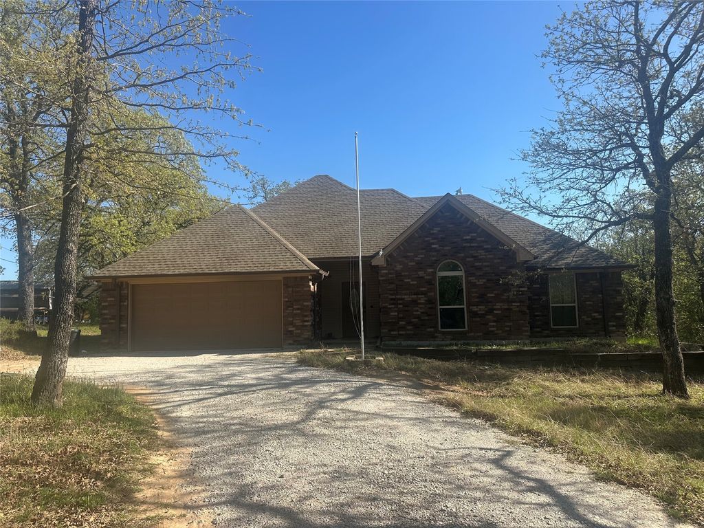 1550 Three Skillet Road, Springtown, TX 76082