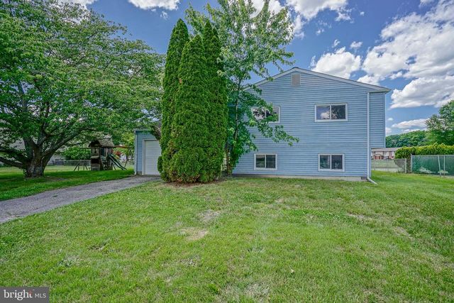220 COLLEGE DR, Pemberton, NJ 08068
