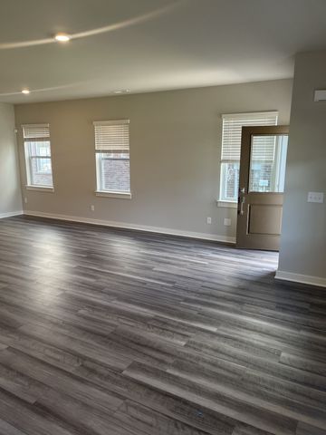 2220 Hospitality Ln, Murfreesboro, TN 37128