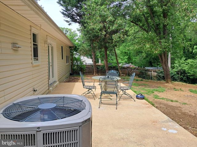 10 HICKORY RIDGE DR, Fredericksburg, VA 22405