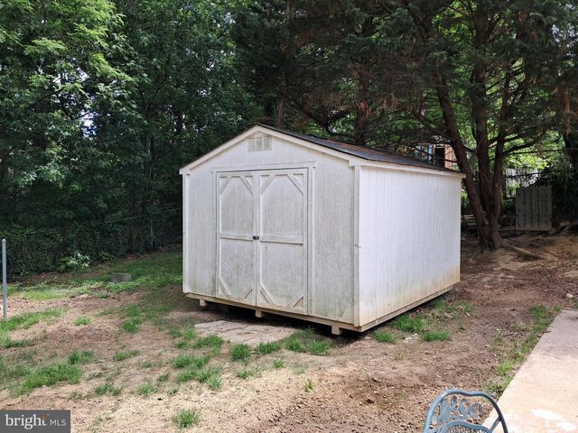 10 HICKORY RIDGE DR, Fredericksburg, VA 22405