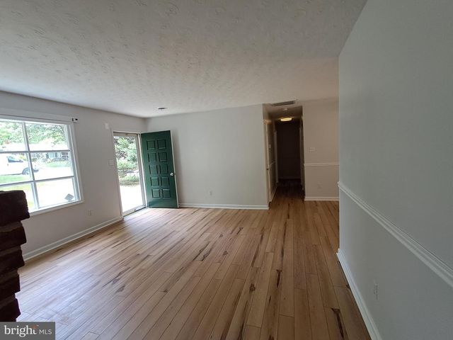 10 HICKORY RIDGE DR, Fredericksburg, VA 22405