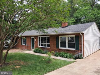 10 HICKORY RIDGE DR, Fredericksburg, VA 22405