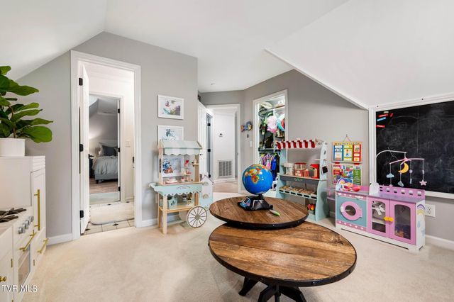 112 Black Thorn Drive, Jonesborough, TN 37659