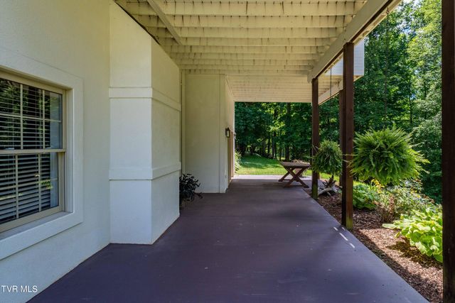112 Black Thorn Drive, Jonesborough, TN 37659