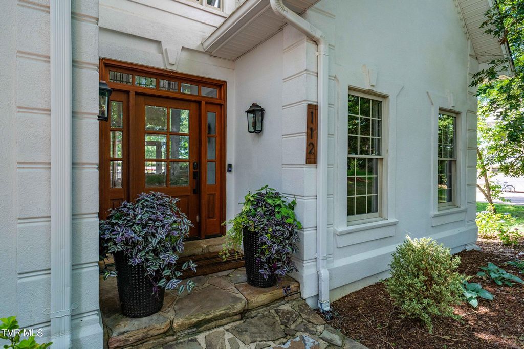 112 Black Thorn Drive, Jonesborough, TN 37659
