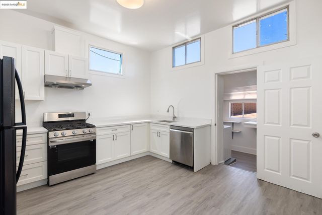 3403 Harlan St, Oakland, CA 94608