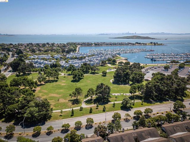 2101 Jetty Dr, Richmond, CA 94804