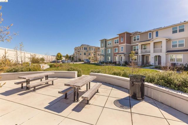2101 Jetty Dr, Richmond, CA 94804