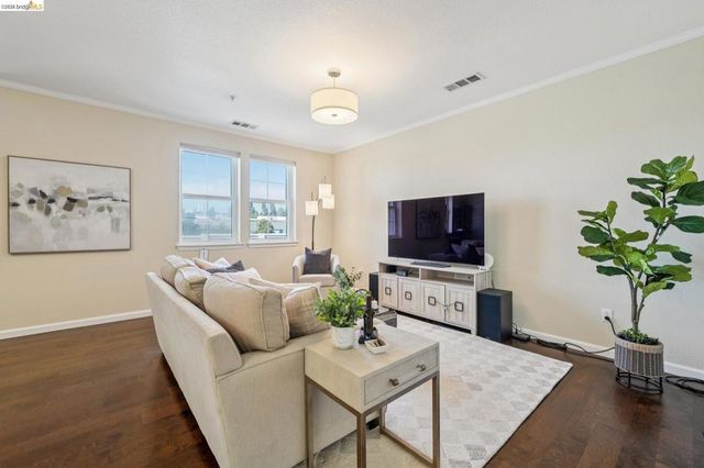 2101 Jetty Dr, Richmond, CA 94804