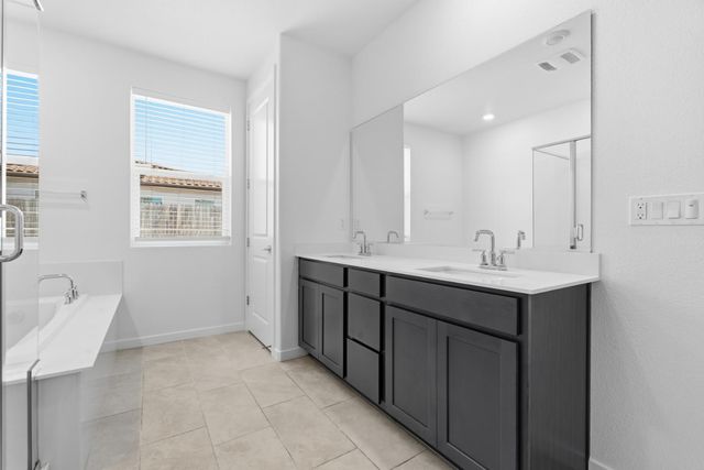 8256 Seahorse Way, Elk Grove, CA 95757