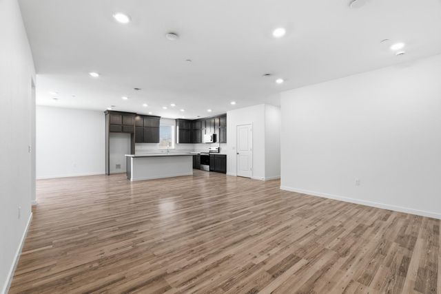 8256 Seahorse Way, Elk Grove, CA 95757
