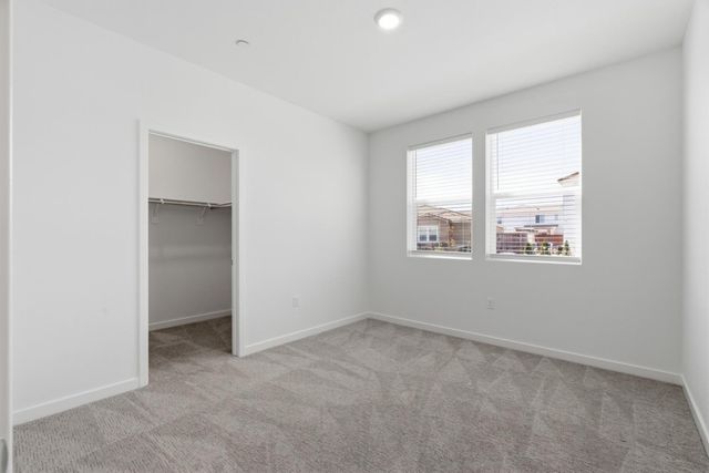8256 Seahorse Way, Elk Grove, CA 95757
