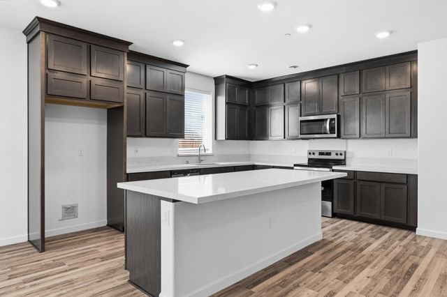 8256 Seahorse Way, Elk Grove, CA 95757
