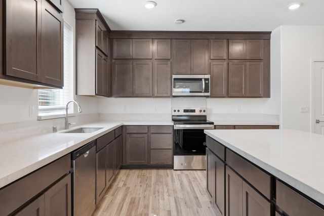 8256 Seahorse Way, Elk Grove, CA 95757
